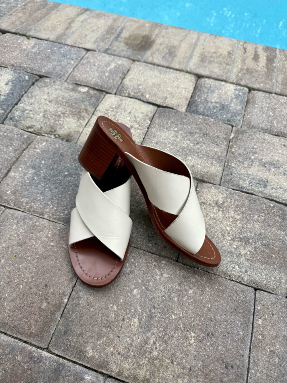 Tory Burch Cream Cross-Strap Leather Block Heeled Sandals - Picture 15 of 16